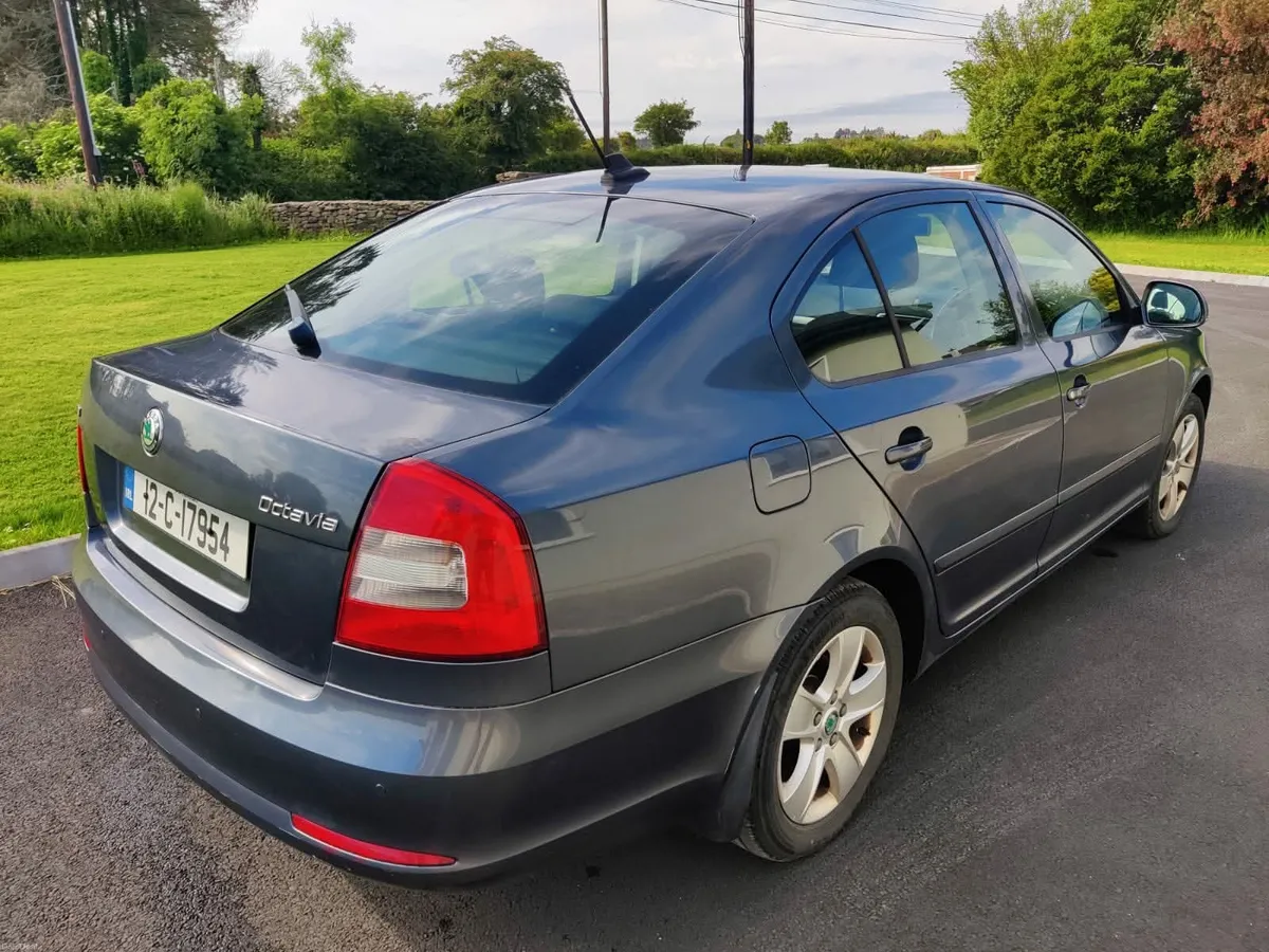 Skoda Octavia 2012 - 2.0 TDI CR Elegance Diesel - Image 2
