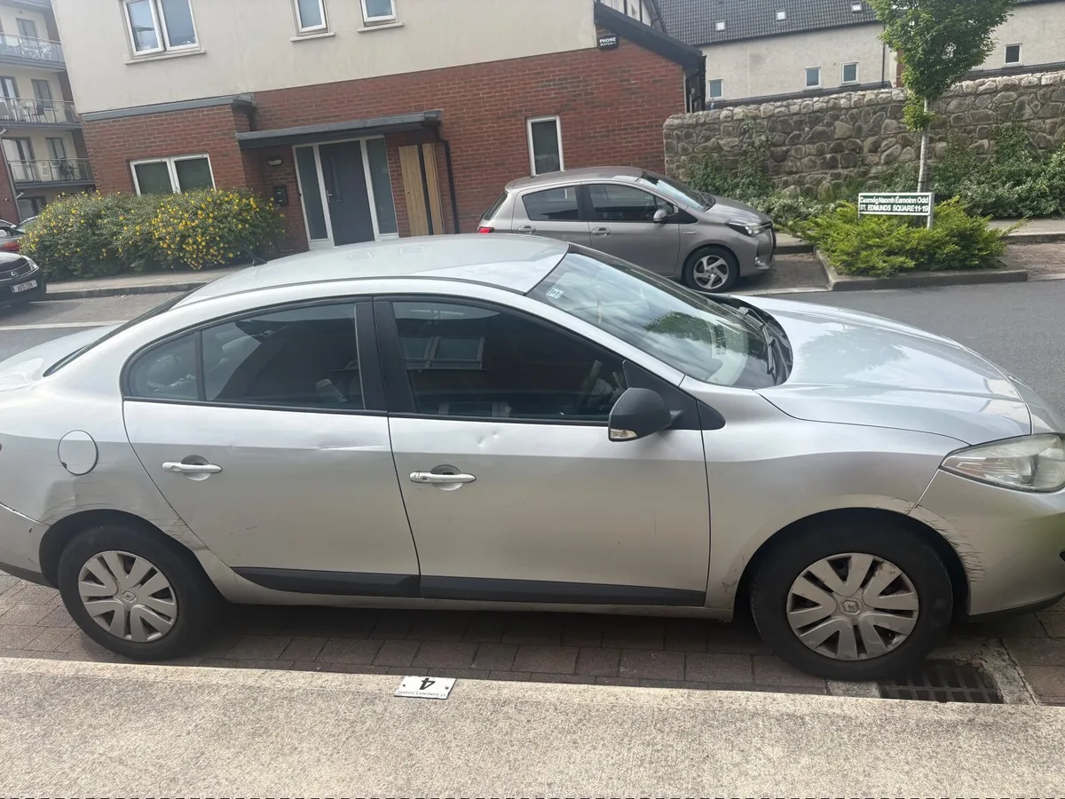 Renault Fluence 2011 - Image 6