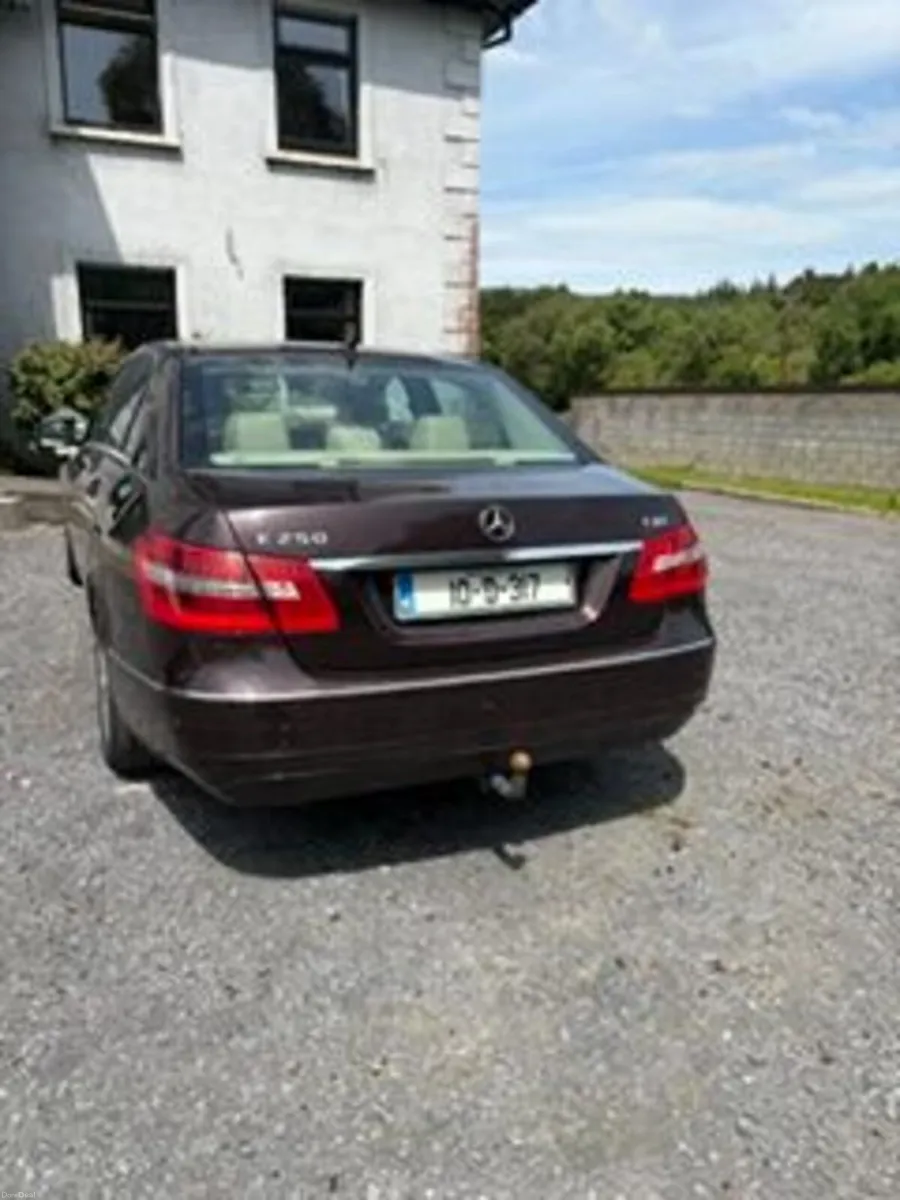 Mercedes-Benz E-Class 2010 - Image 6