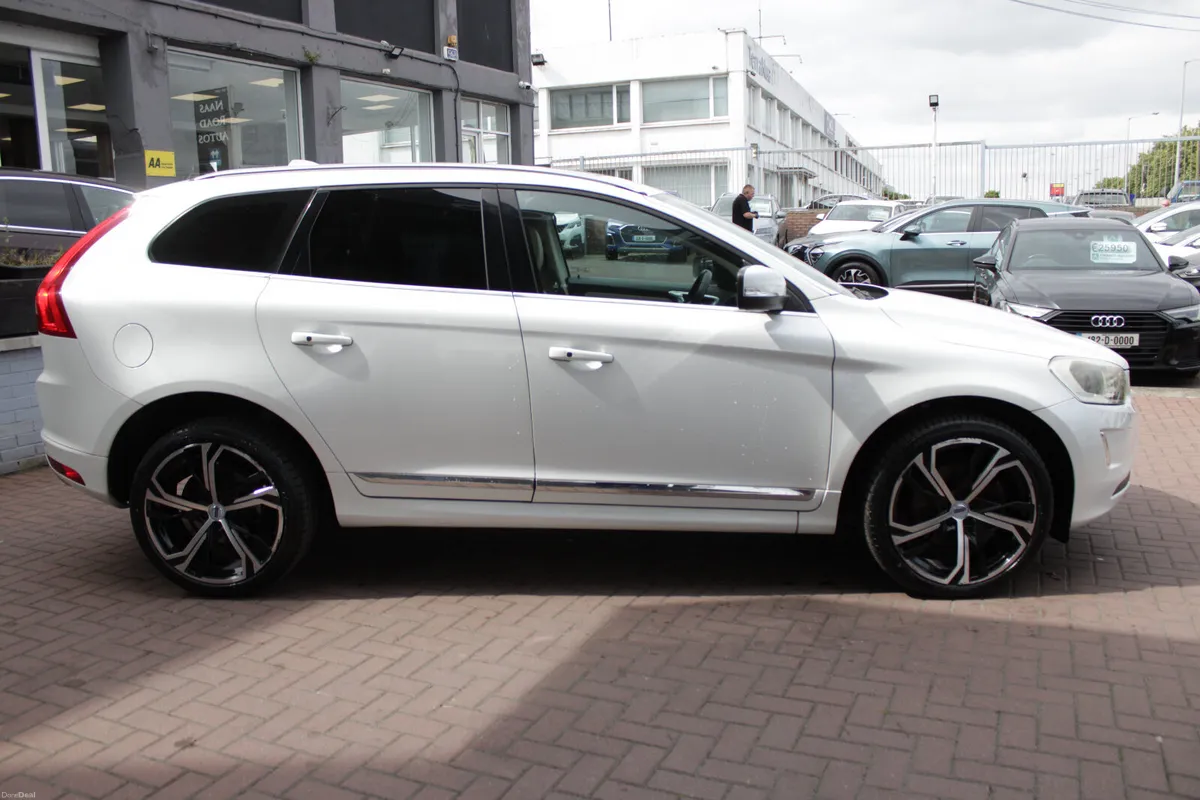 2.0D4 SE LUXURY EDITION  5DR ESTATE AUTO // HUGE S - Image 3