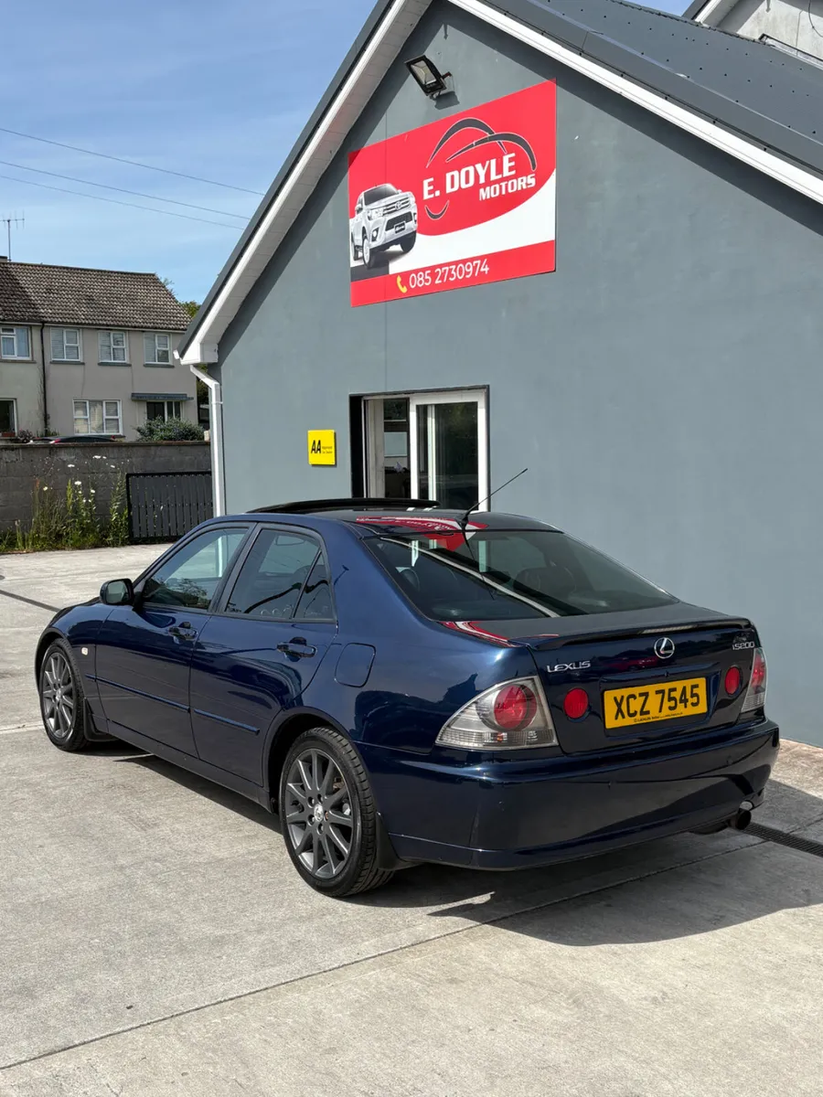 Lexus IS 2004 Sport Manual - Image 4