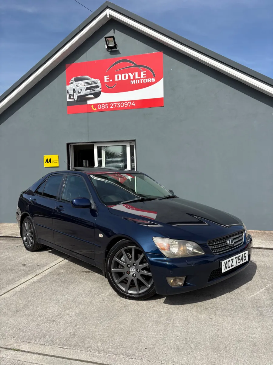 Lexus IS 2004 Sport Manual - Image 2