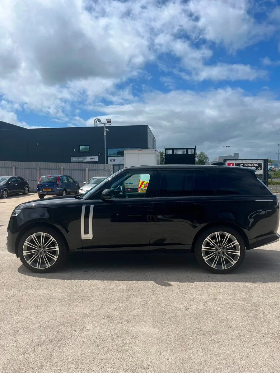 November 2024 Land Rover Range Rover Autobiography - Image 4