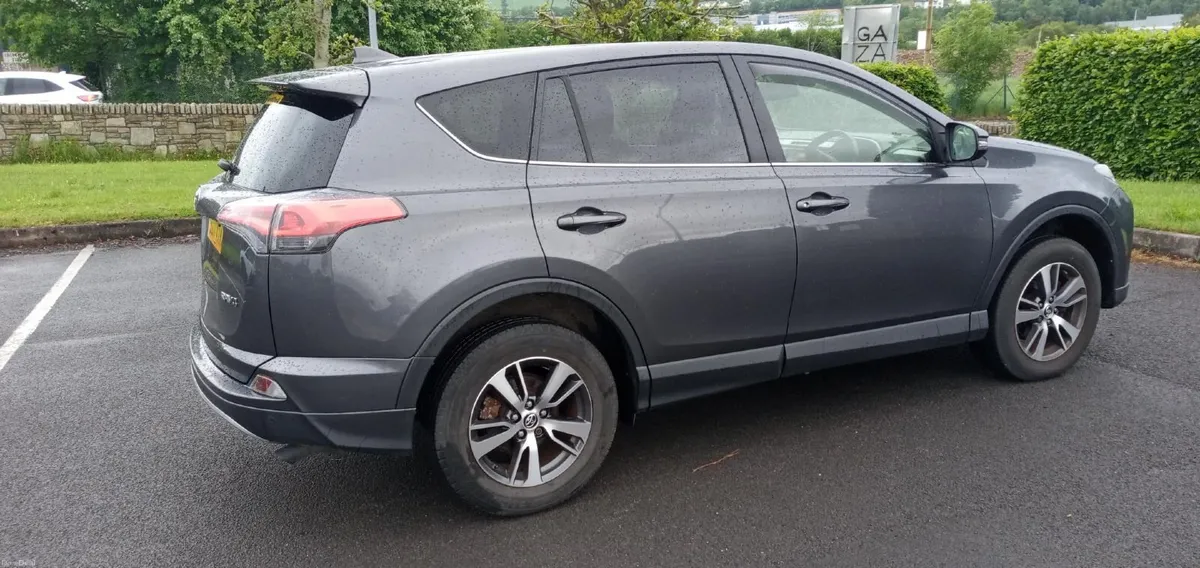 Toyota RAV4 2017 - Image 2