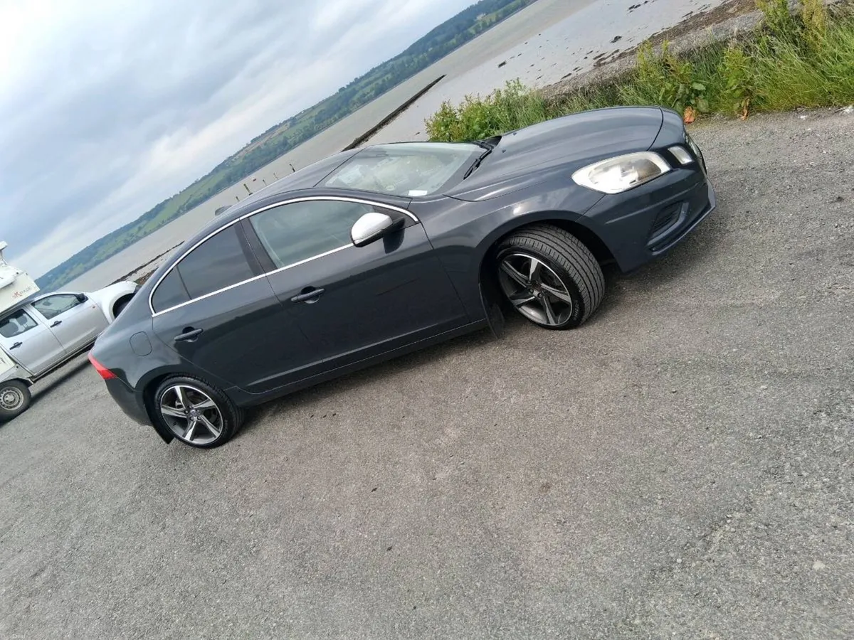 Volvo s 60 2013 r design - Image 1