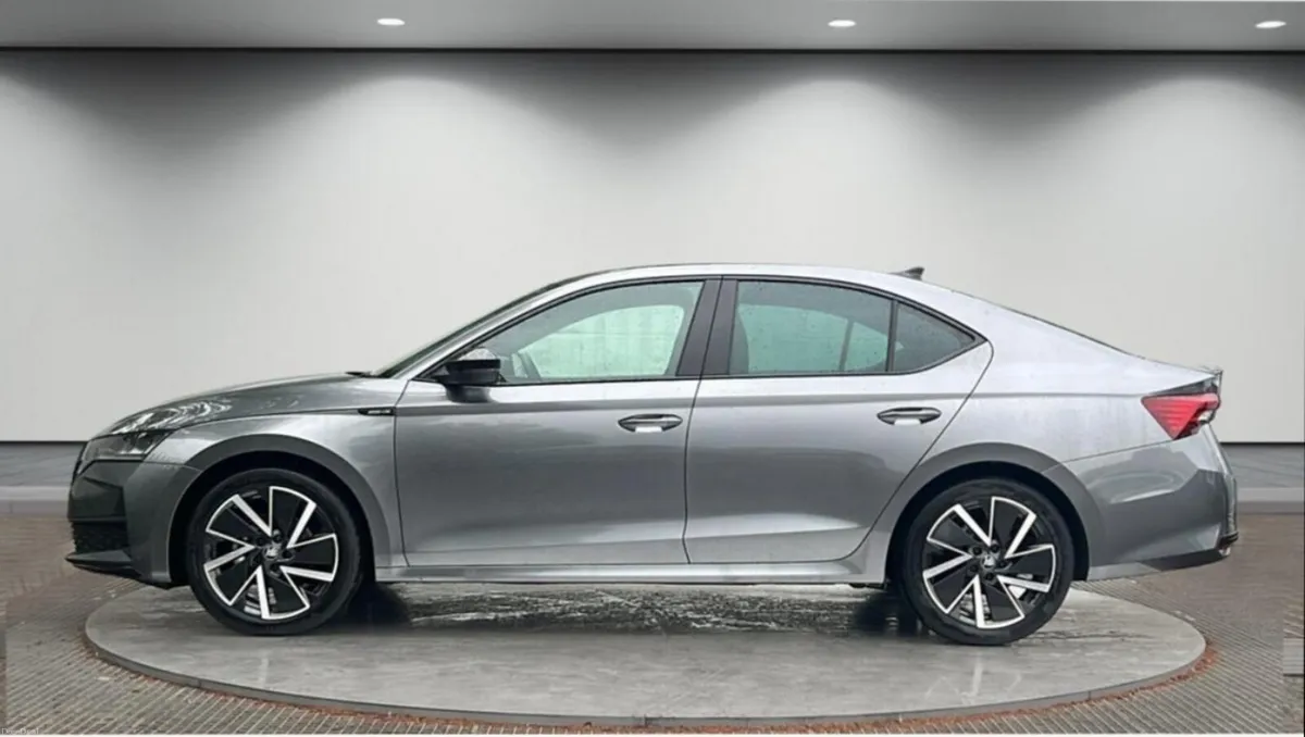251 Skoda Octavia 2.0 TDI DSG SPORTLINE - Image 1