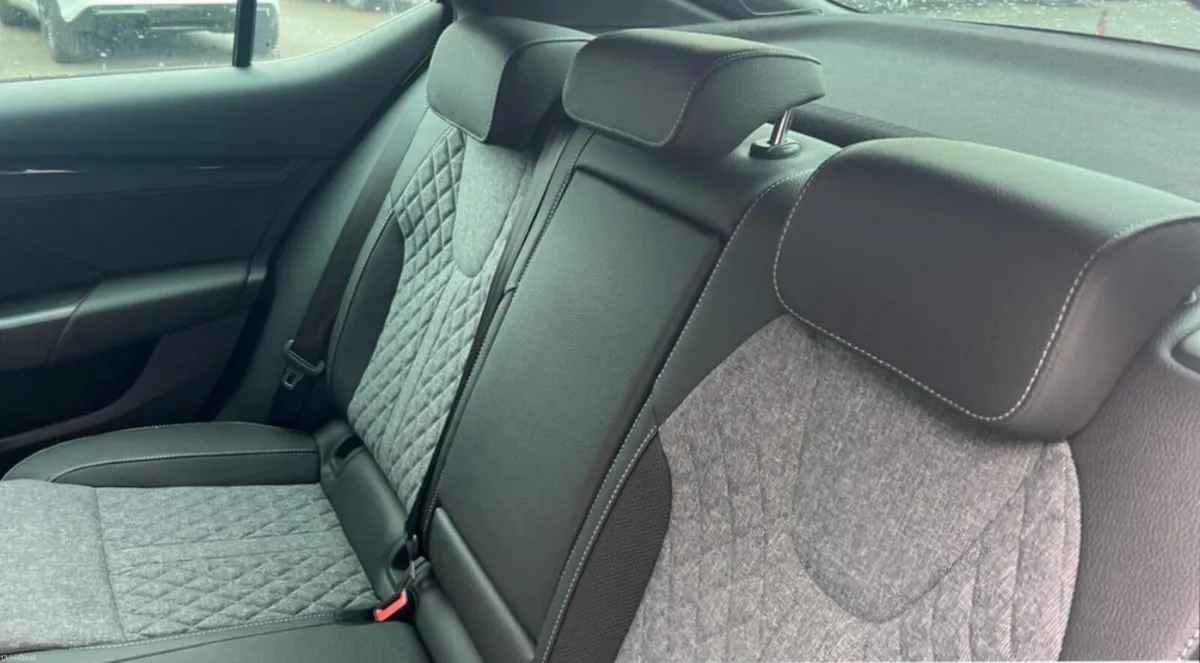 251 Skoda Octavia 2.0 TDI DSG SPORTLINE - Image 4