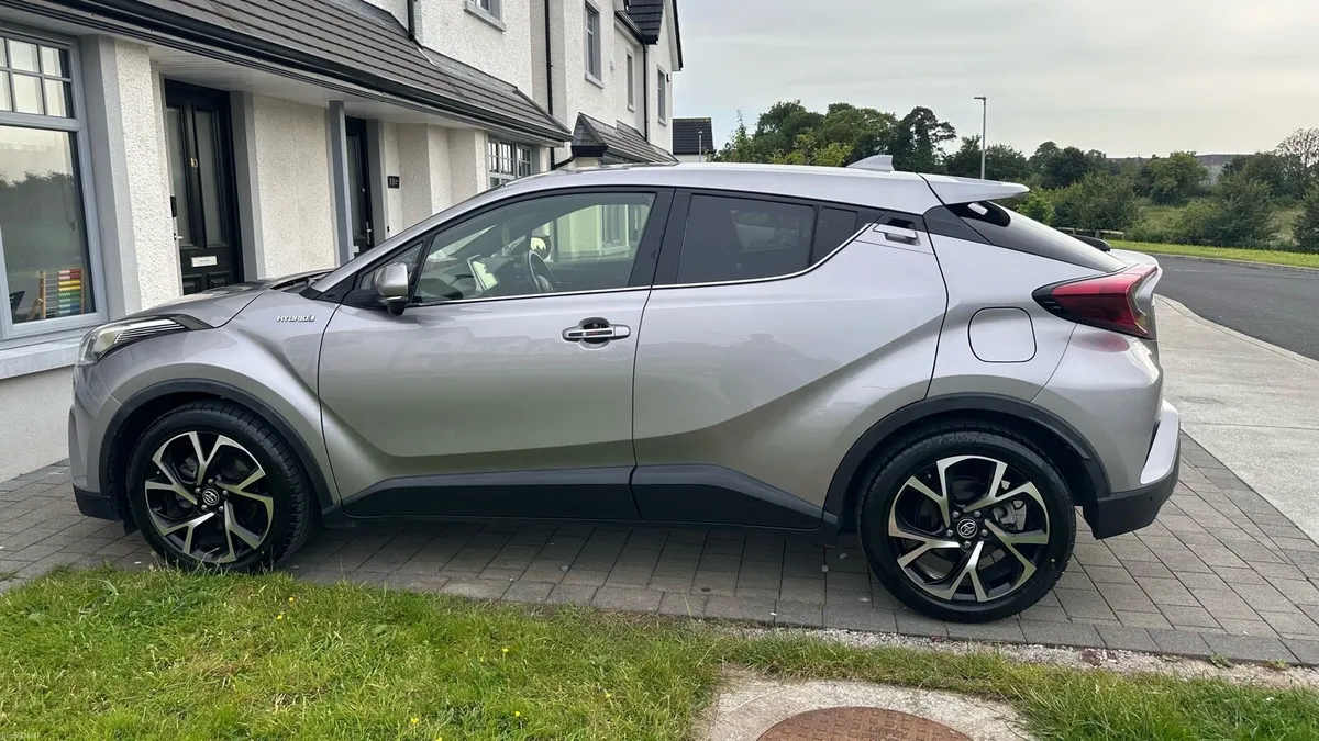 Toyota C-HR 1.8 Hybrid G-High Spec Excellent shape - Image 4