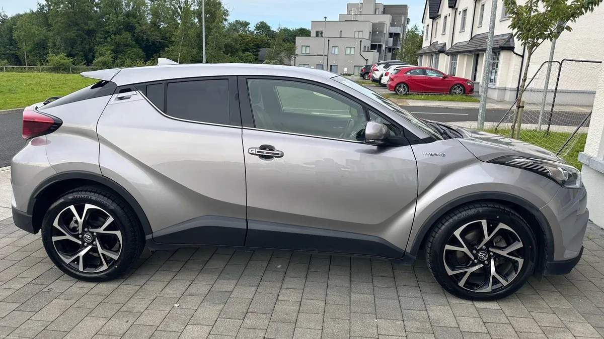 Toyota C-HR 1.8 Hybrid G-High Spec Excellent shape - Image 2