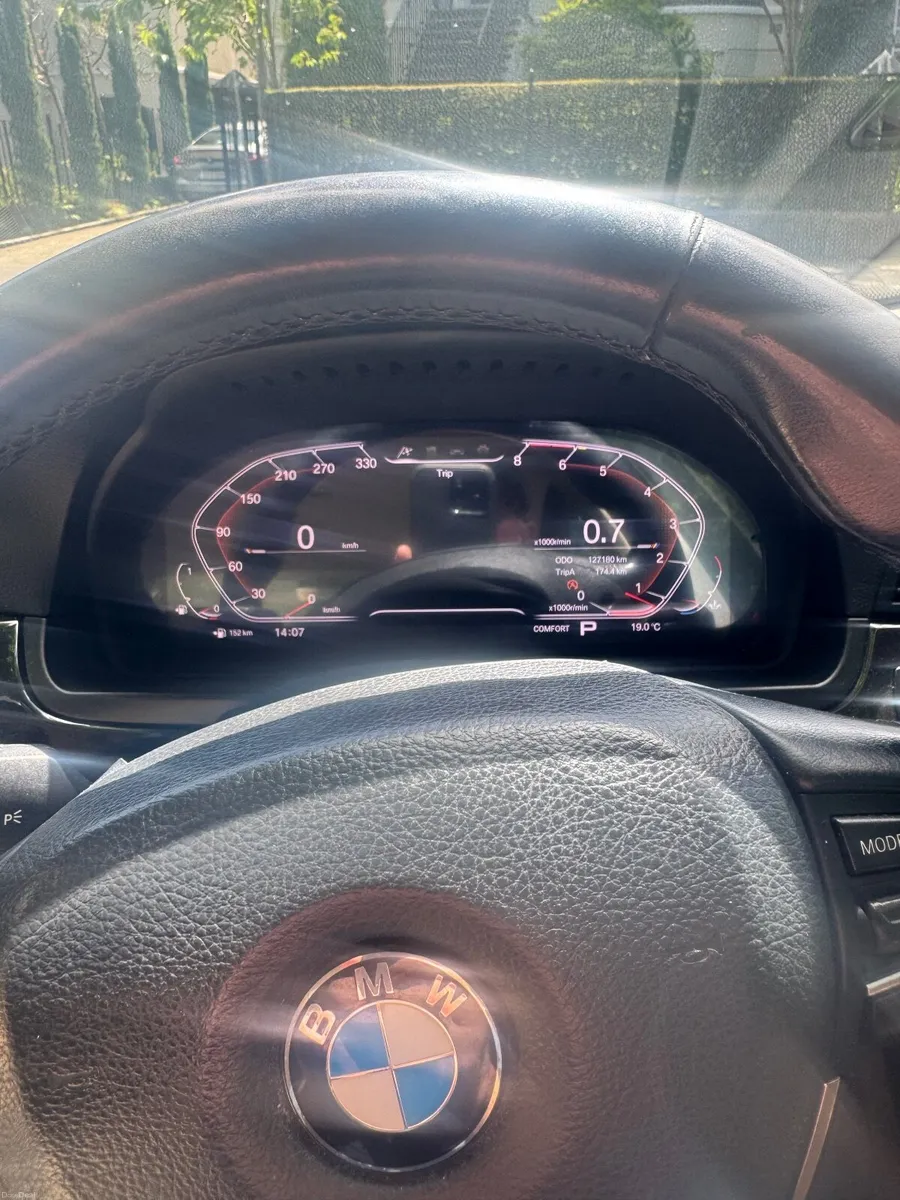 BMW 5-Series 2013 - Image 2