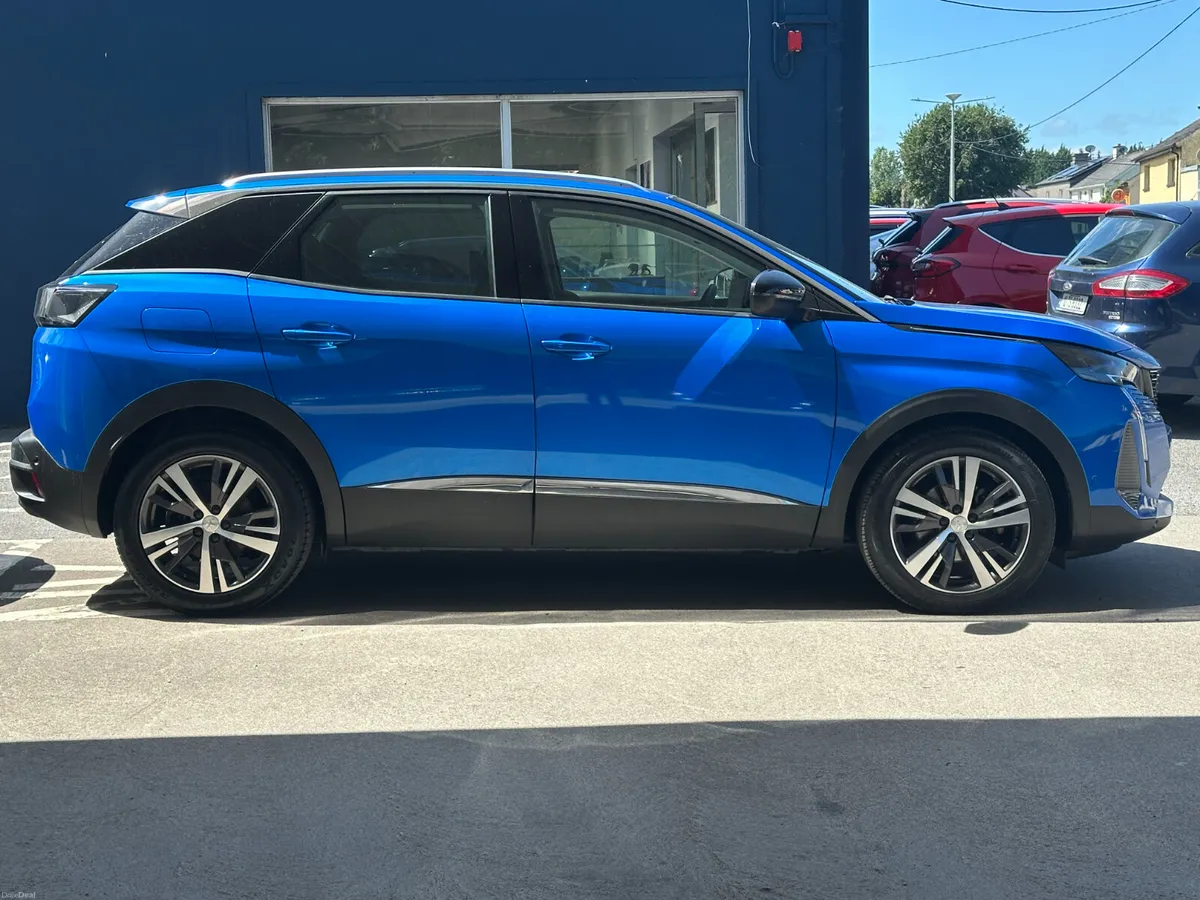 Peugeot 3008 1.5 BlueHDi 130bhp Allure Auto - Image 2