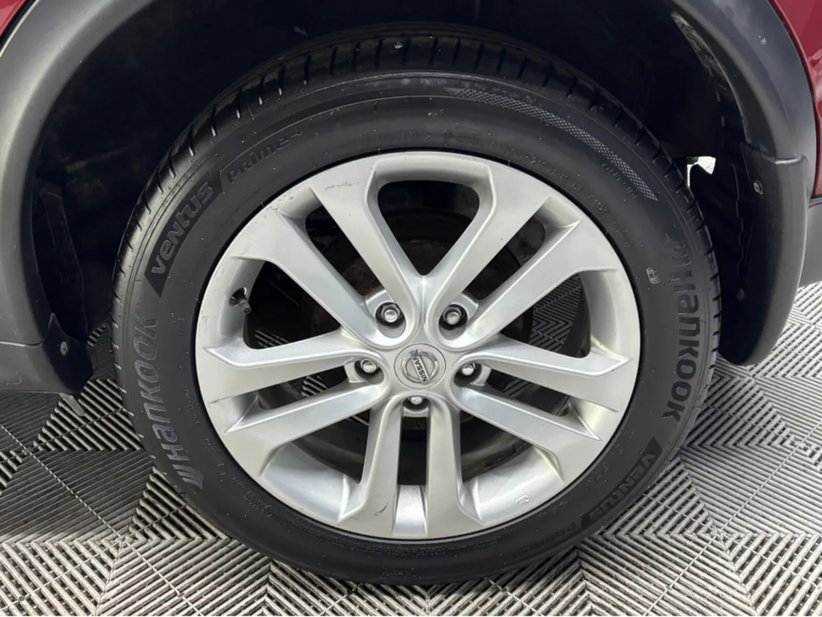 Nissan Juke 1.6 SV PREMIUM CVT AUTO 4DR - Image 2