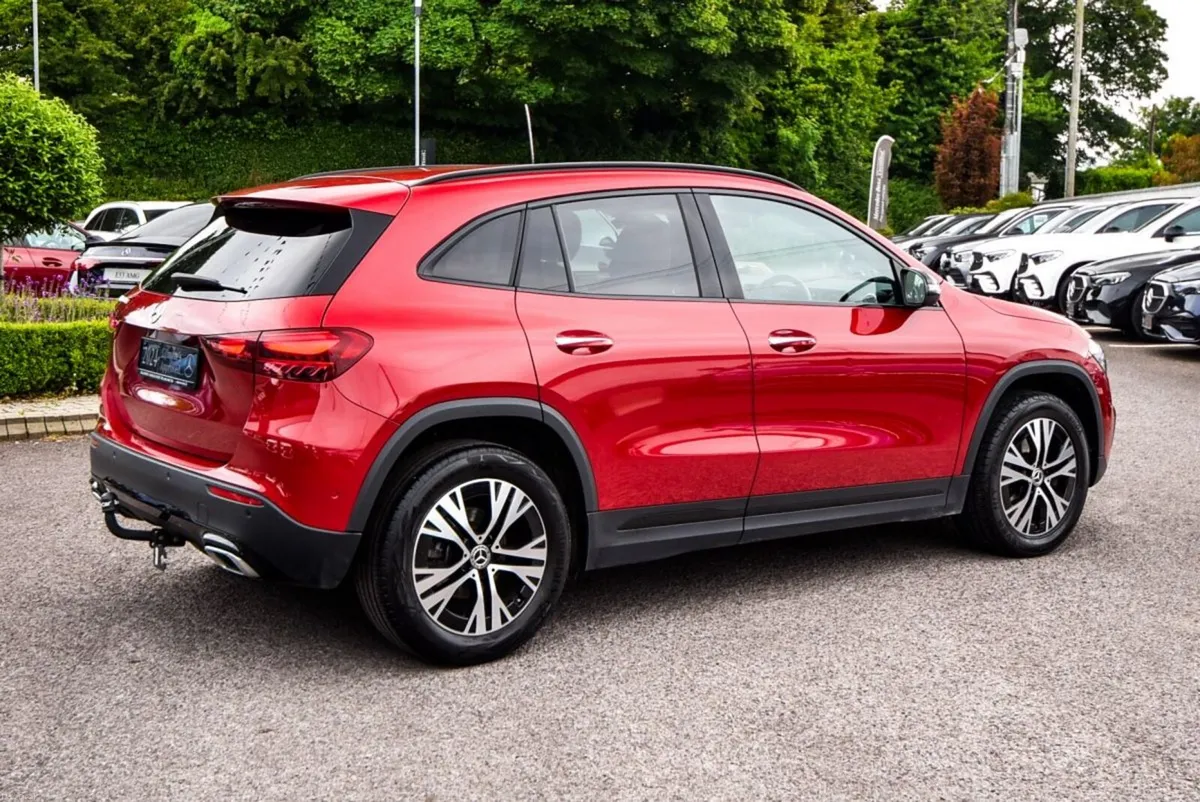 Mercedes-Benz GLA 200d Progressive Night Pack Auto - Image 3