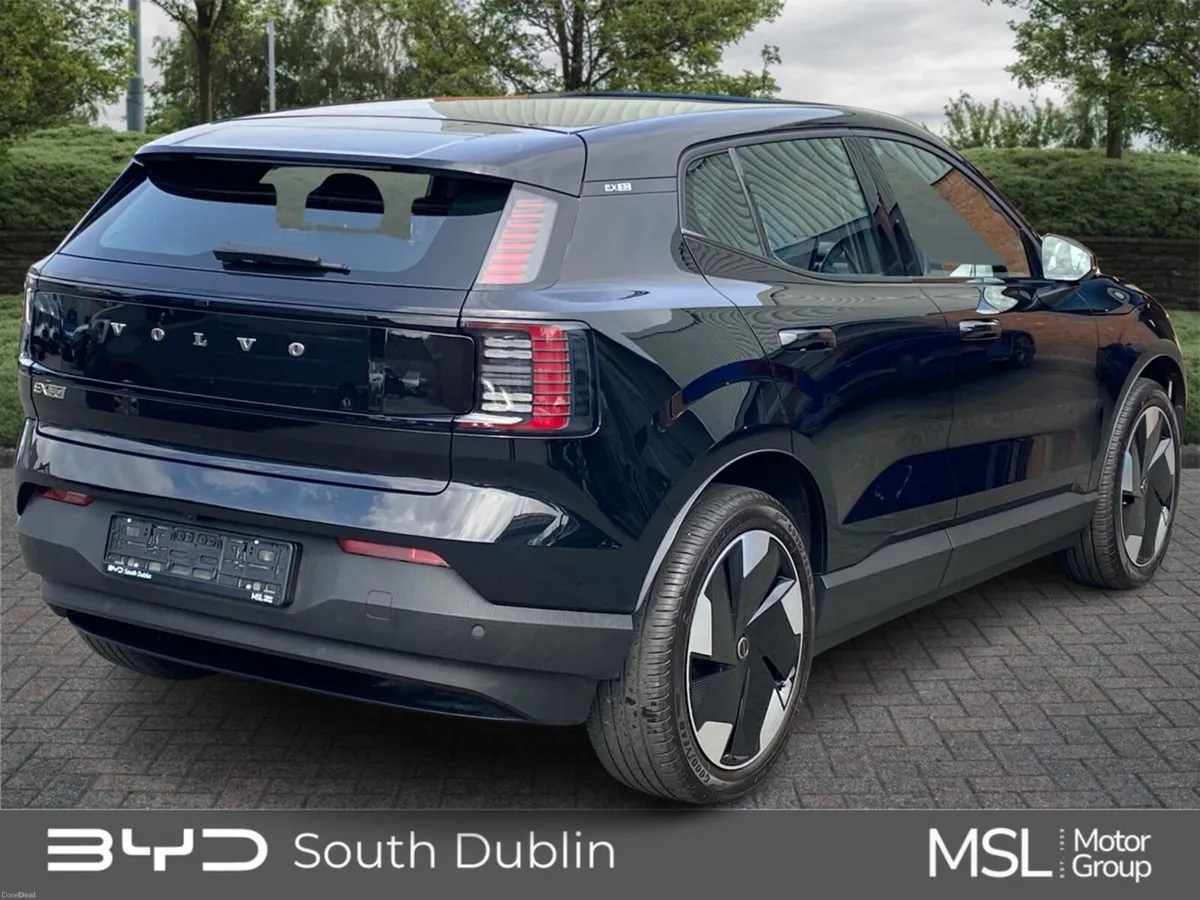 Volvo EX30 Plus RWD Recharge Electric 51kWh - Image 4