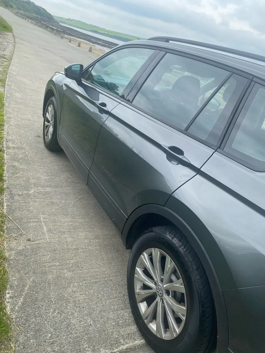 16 Volkswagen Tiguan - Image 2