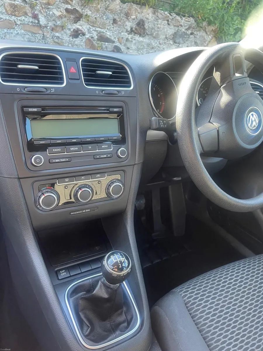Volkswagen Golf 2010 - Image 2