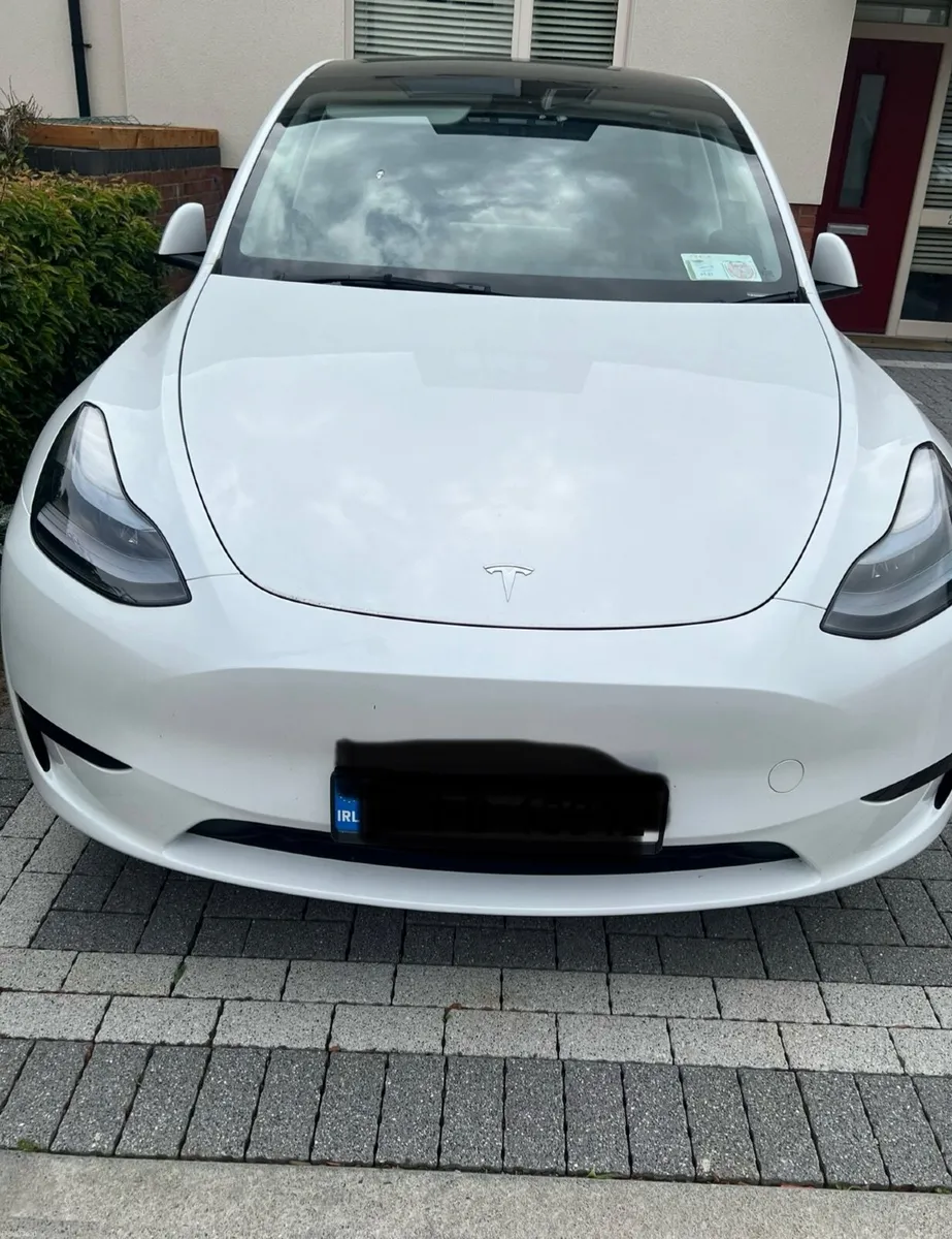 Tesla Model Y 2023 - Image 1