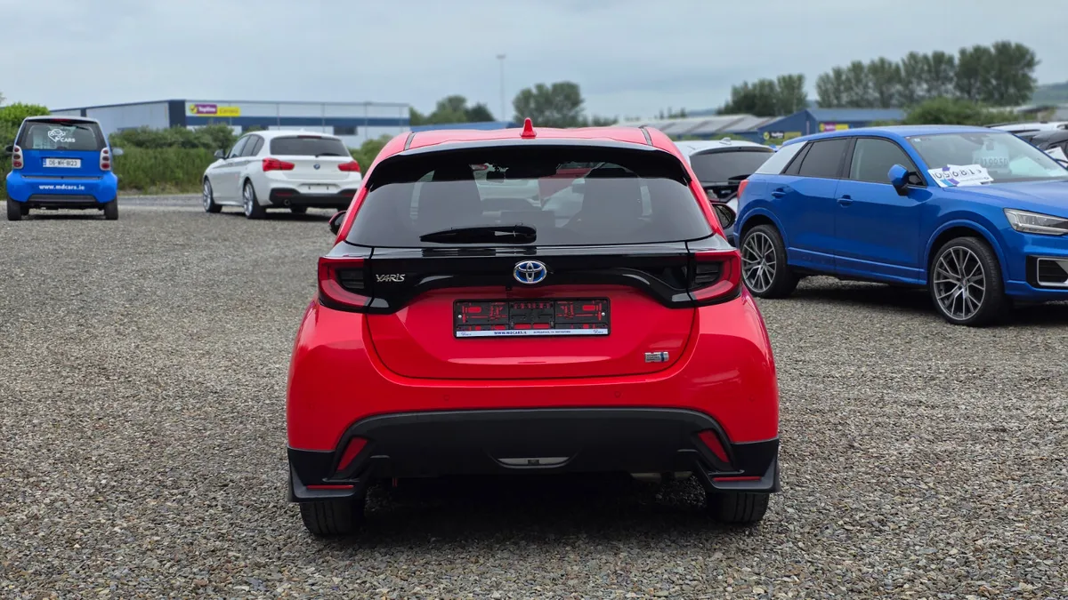 2021 Toyota Yaris Hybrid - Image 5