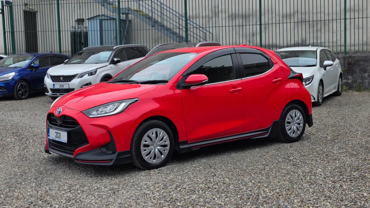 2021 Toyota Yaris Hybrid - Image 3