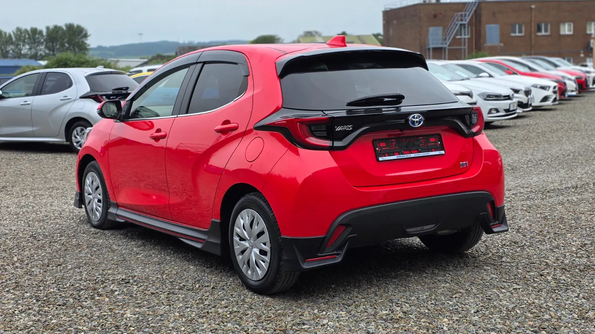 2021 Toyota Yaris Hybrid - Image 4