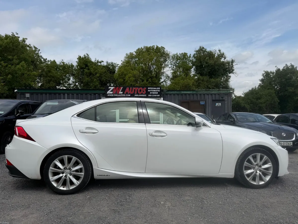 2015 Lexus IS Hybrid - Image 4