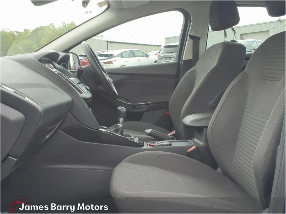 Ford Focus 1.5 TDCi 120PS Titanium // One owner fr - Image 4