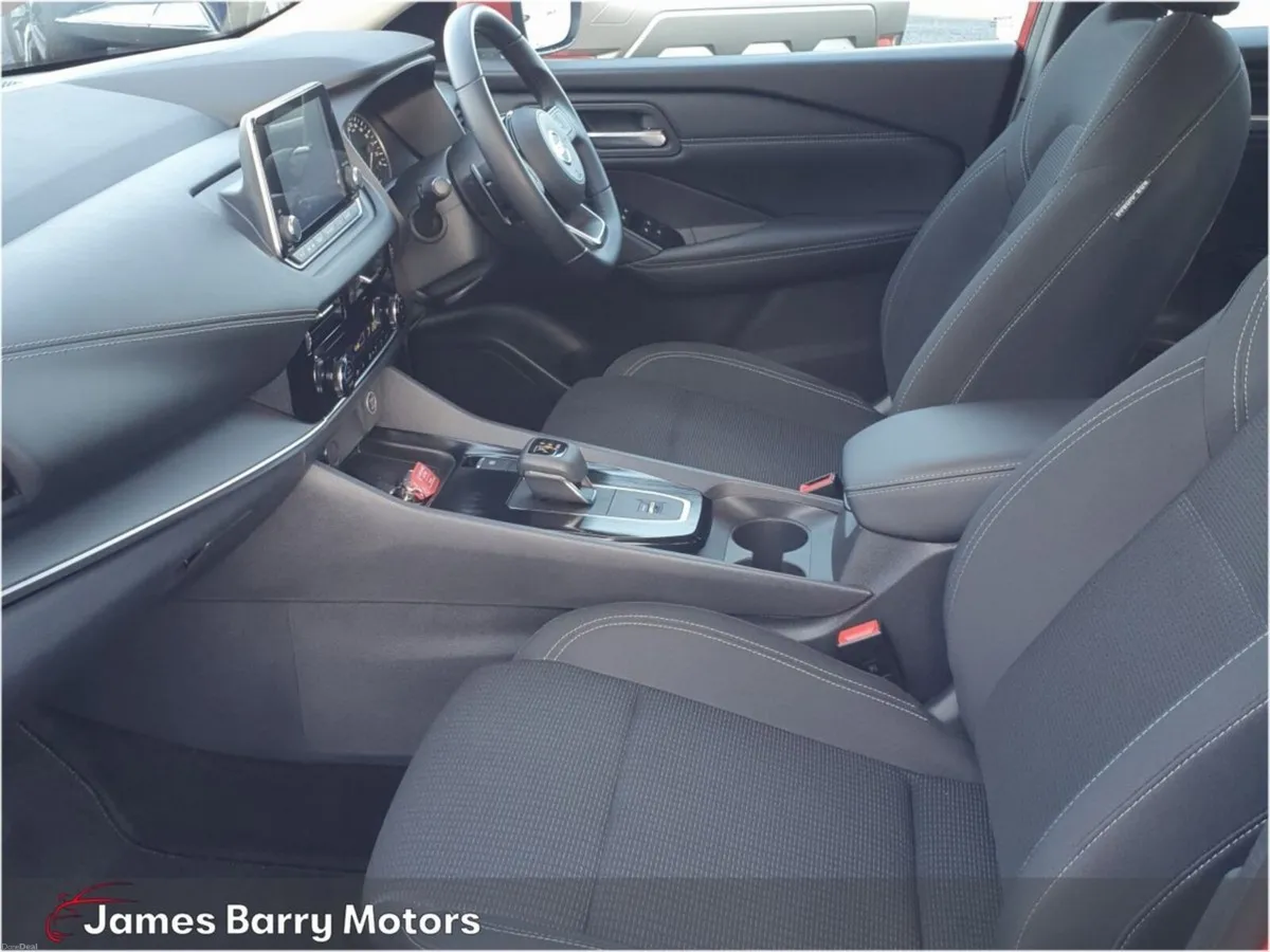 Nissan Qashqai 1.3 MHEV SV Auto // low mileage - Image 4