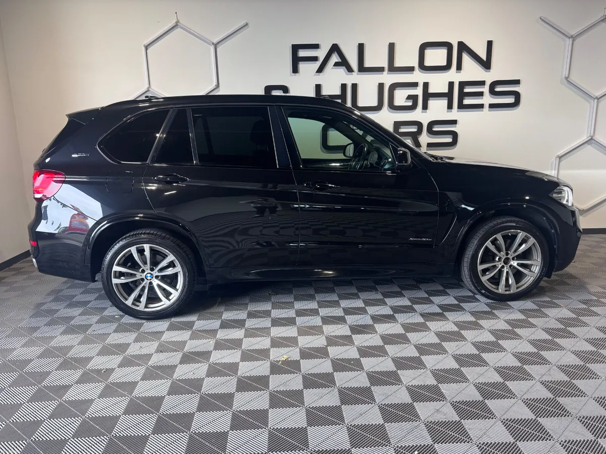 BMW X5 M-SPORT 40e // LOW KMS // HUGE SPEC - Image 4