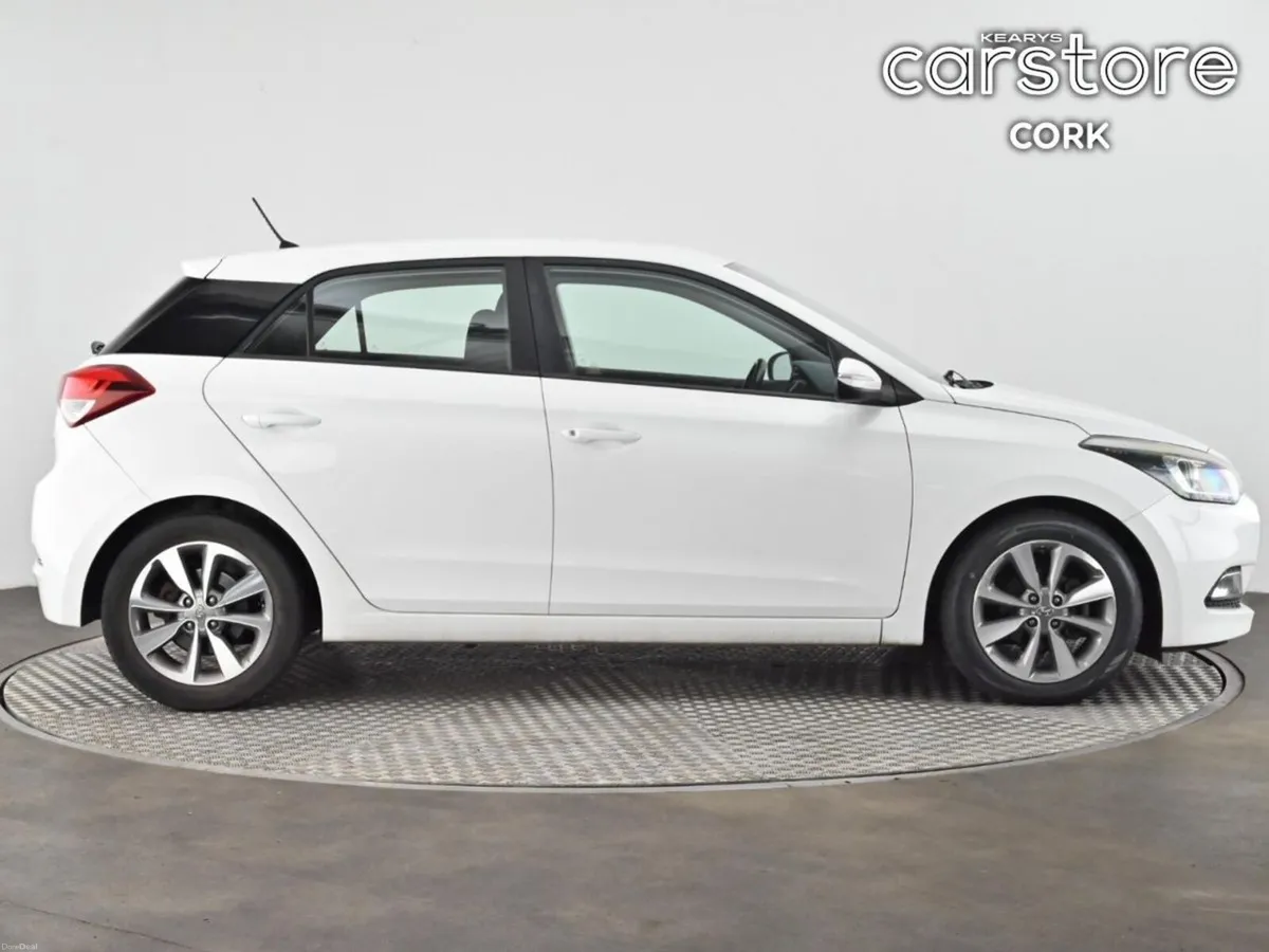 Hyundai i20 1.2 Deluxe - Image 2