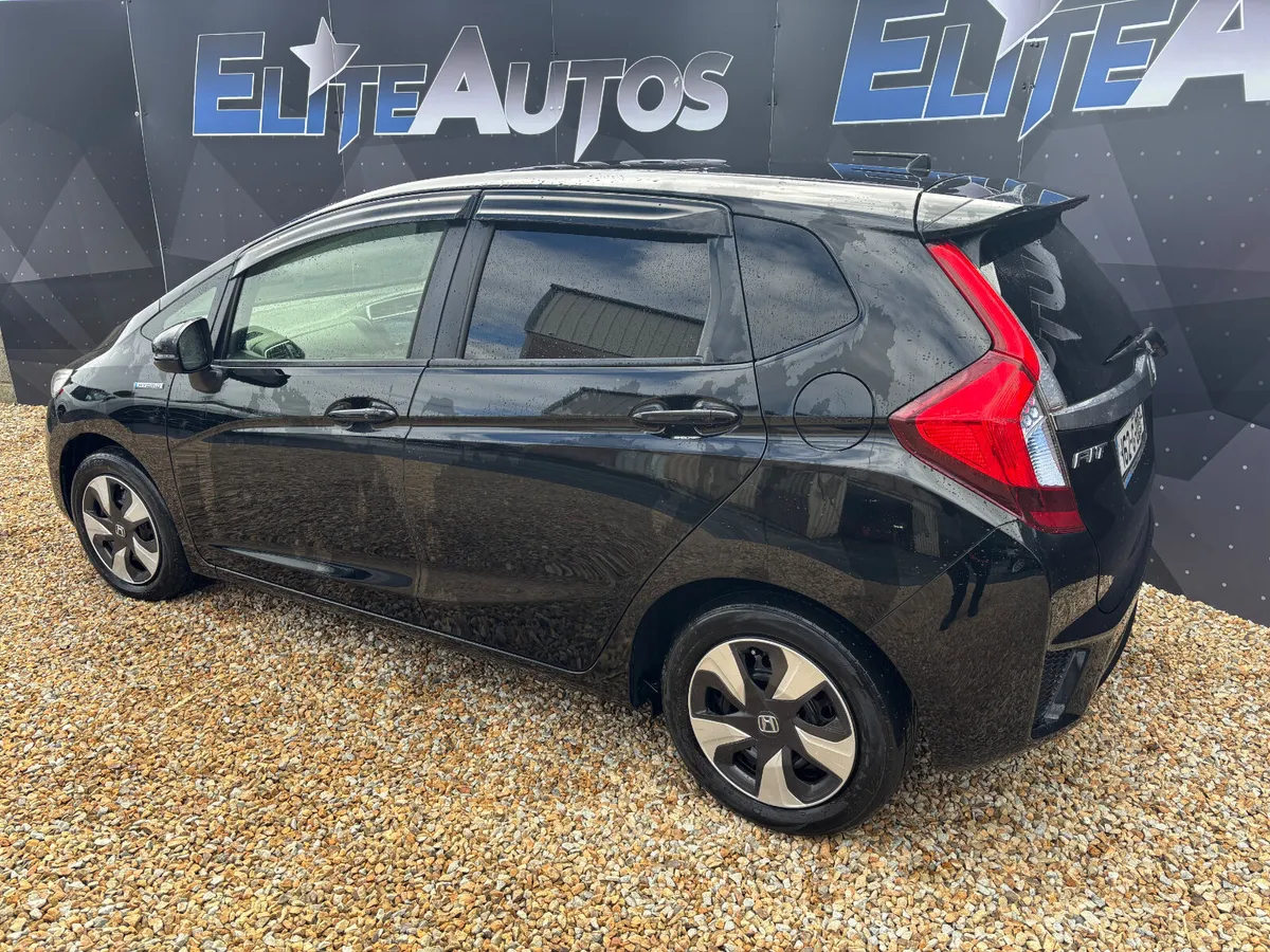 Honda Fit Self Charging Hybrid 2016 - Image 3