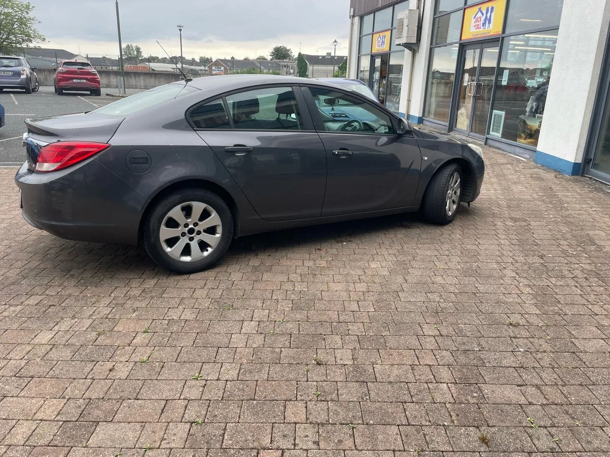 2011 INSIGNIA NCTD AUTOMATIC. FIRST 1k TAKES - Image 1