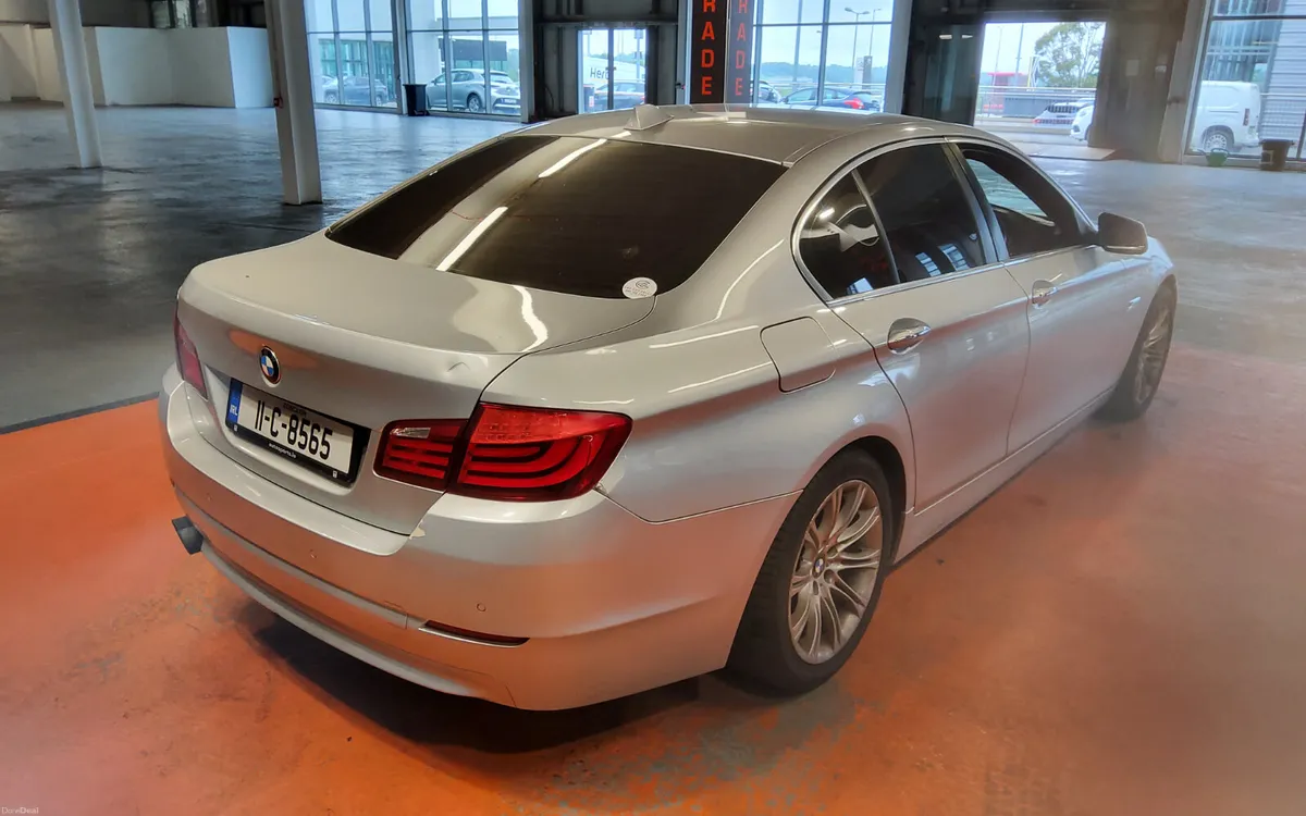 BMW 5-Series 2011 - Image 4
