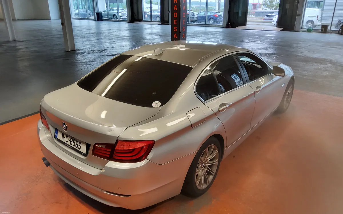 BMW 5-Series 2011 - Image 3