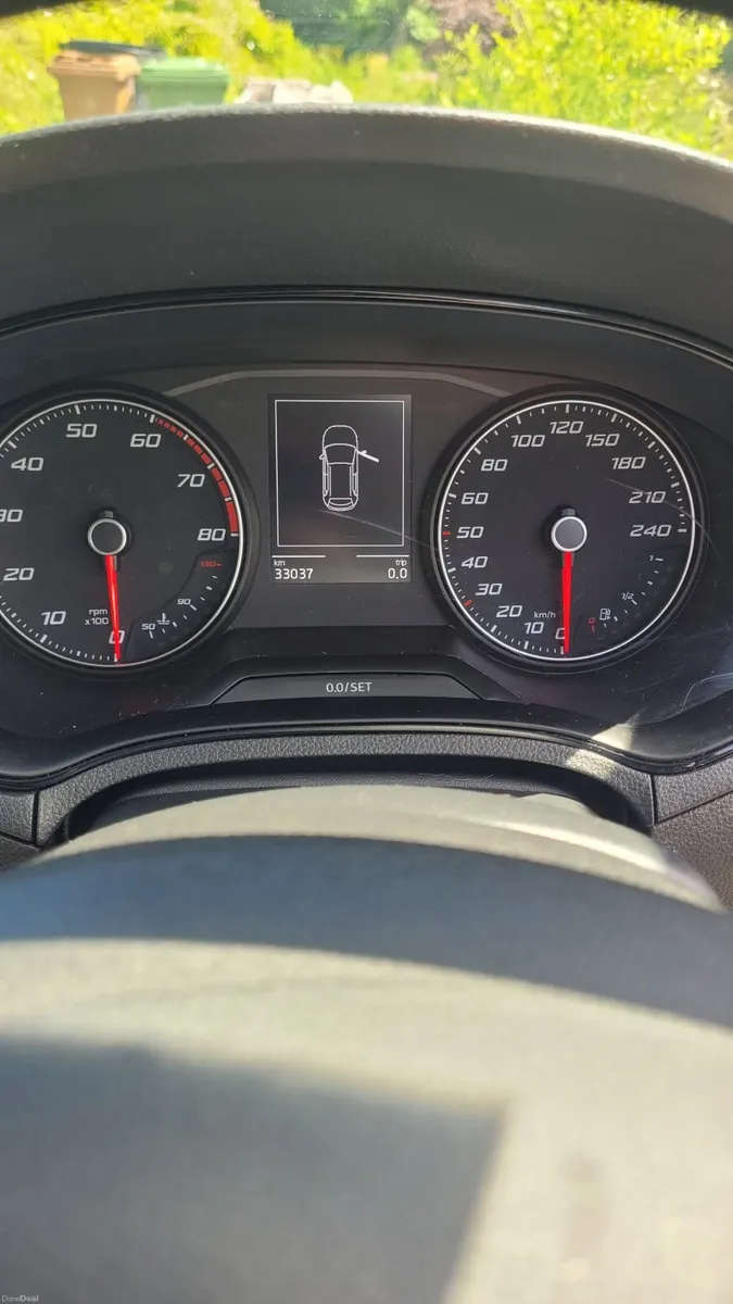 SEAT Arona 2019 Silver - Image 2