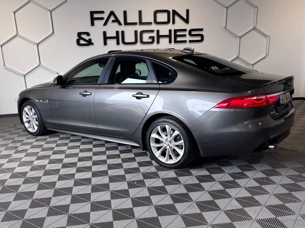 JAGUAR XF 2.0 D RWD R-SPORT  AUTO - Image 3