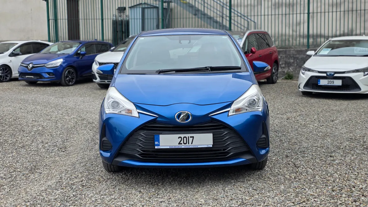 2017 Toyota Vitz Yaris Hybrid Automatic - Image 3