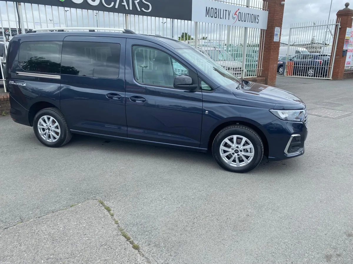 Wheelchair Accessible Ford Freedom RE 4 Seats+WC - Image 4