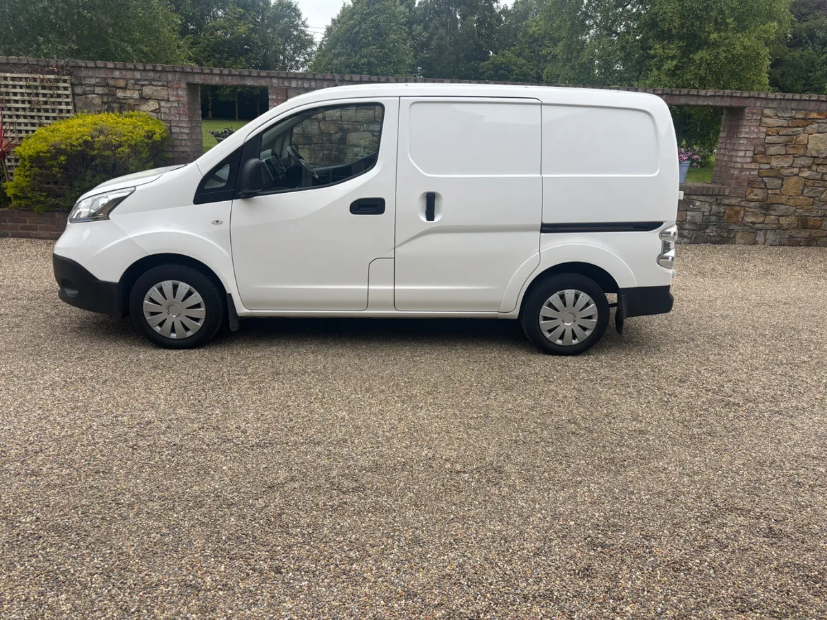 2021 Nissan NV 200 40 kw electric van my2 - Image 4