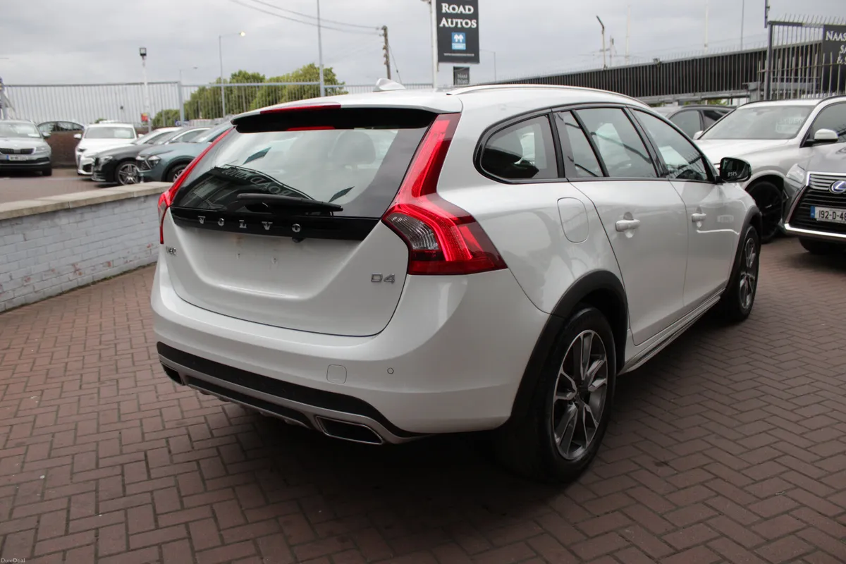 2016 VOLVO V60 CROSS-COUNTRY 2.0D4 5DR ESTATE - Image 4