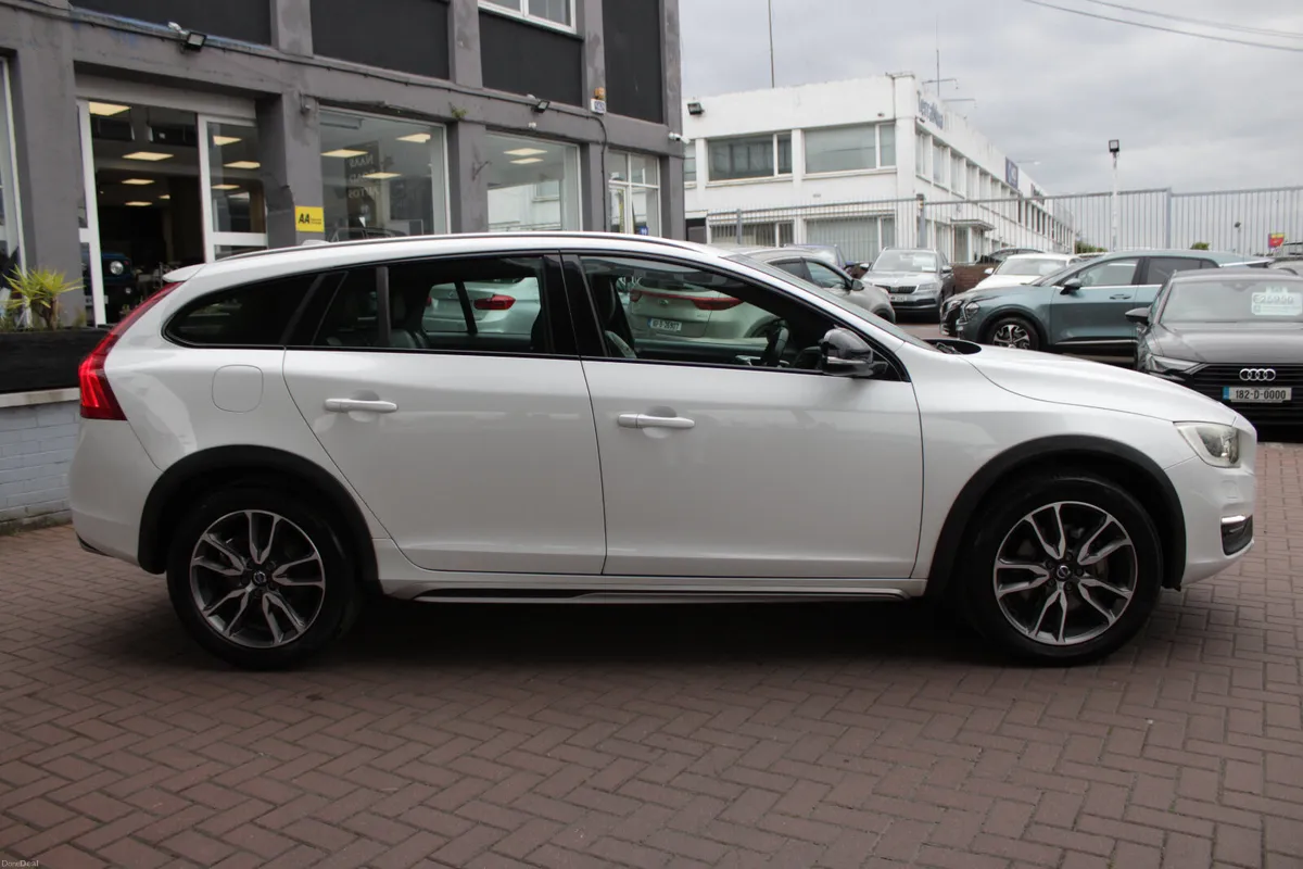 2016 VOLVO V60 CROSS-COUNTRY 2.0D4 5DR ESTATE - Image 3