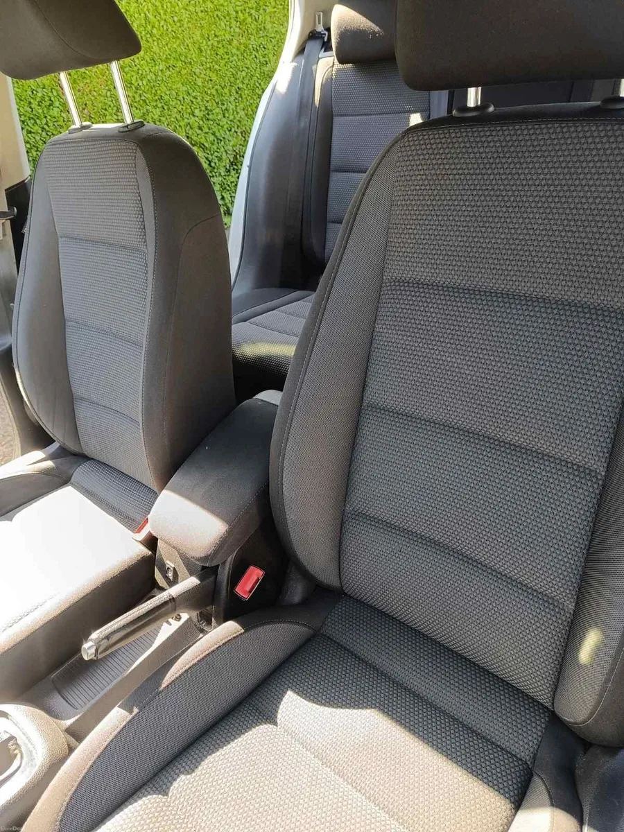 Volkswagen Golf 2011 - Image 6