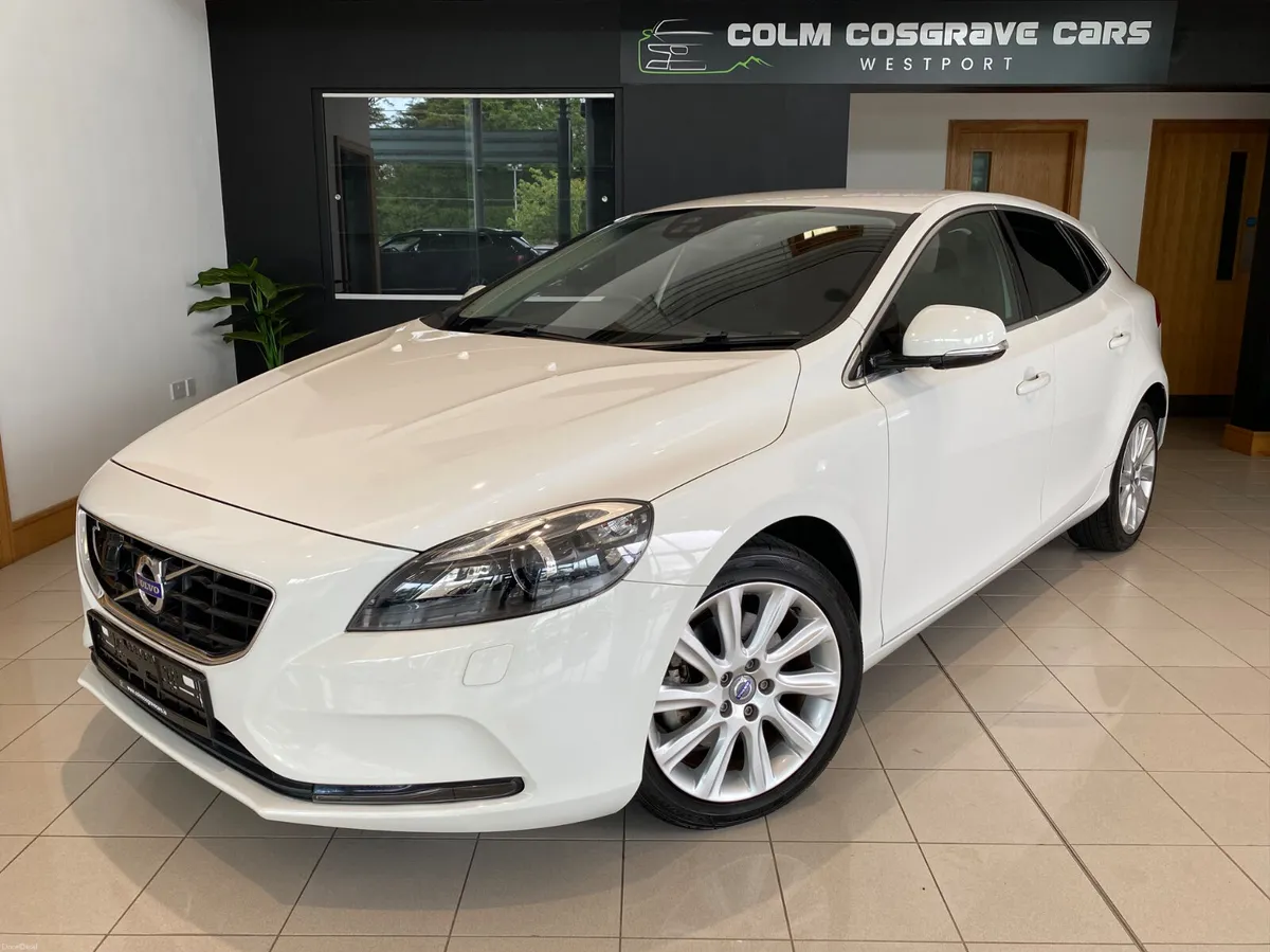 Volvo V40 2015 T4 180HP SE LUX Auto - Image 3