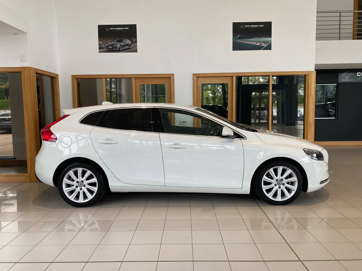 Volvo V40 2015 T4 180HP SE LUX Auto - Image 2