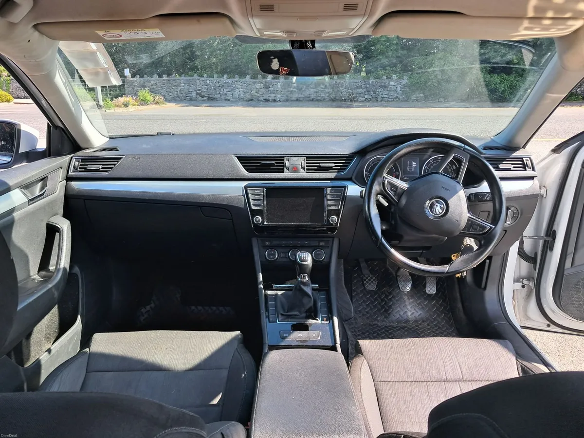 Skoda Superb 2017 - Image 6