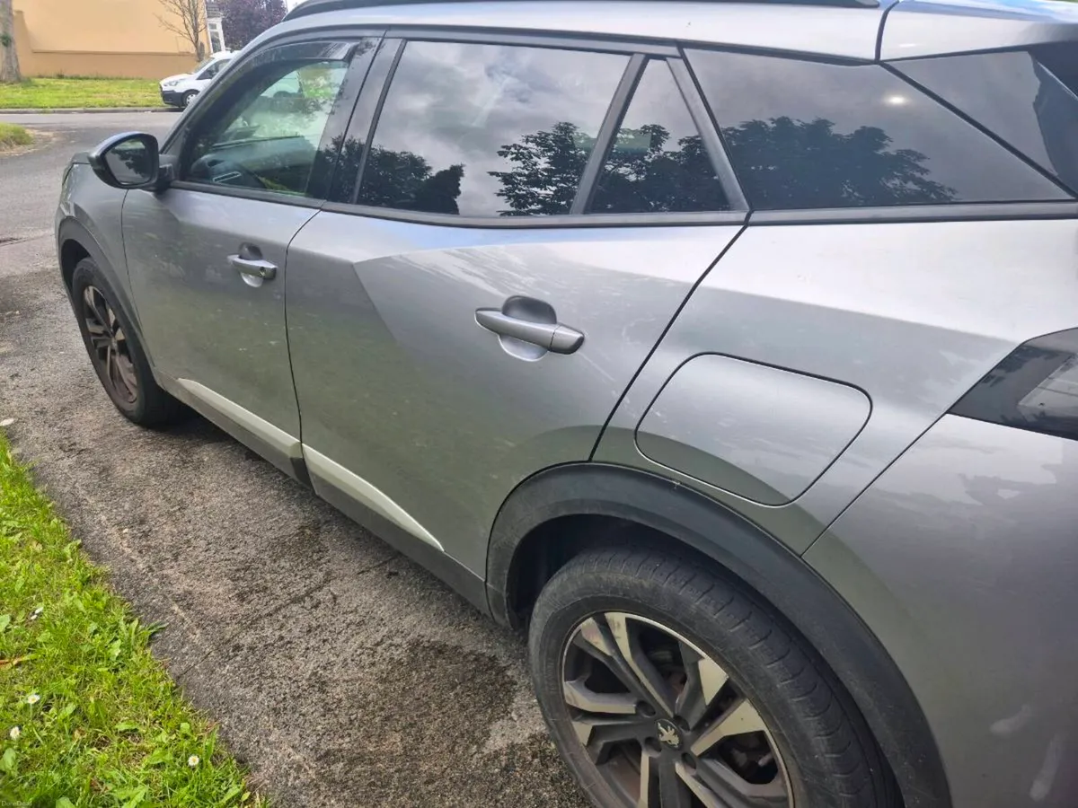 Car - Image 3