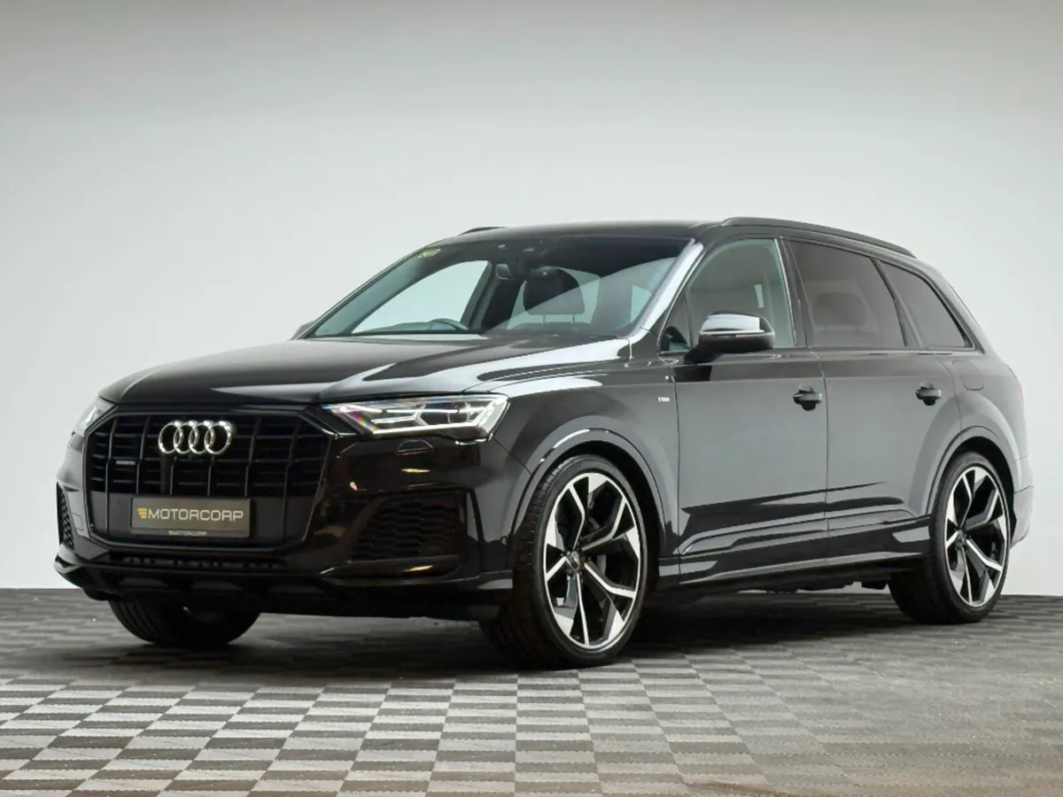 Audi Q7 S LINE BLK ED 55 3.0 TFSI E 381HP - Image 3