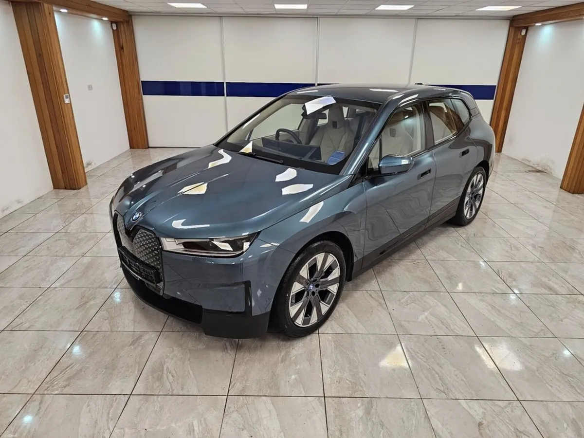 BMW iX BLUE WITH CREAM - Image 3