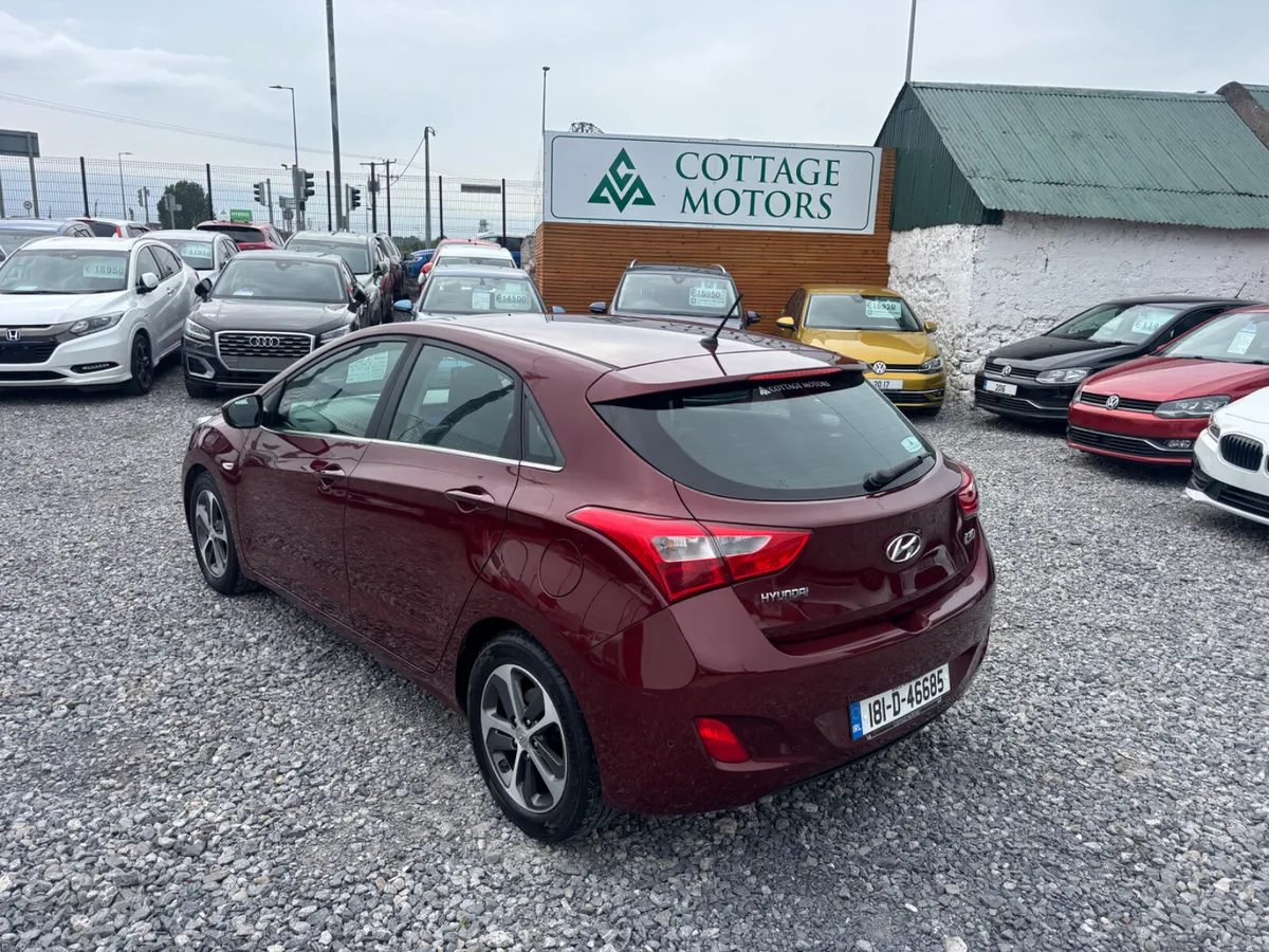 Hyundai i30 Deluxe Diesel *LOW MILEAGE* - Image 4