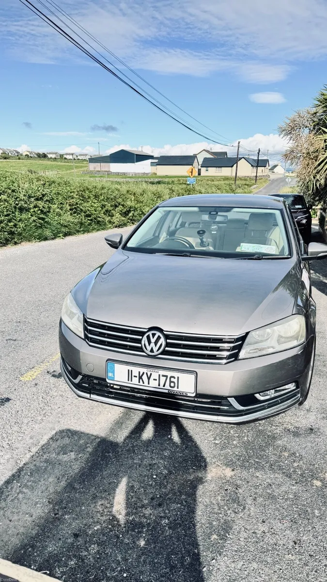 Volkswagen Passat 2011 - Image 2