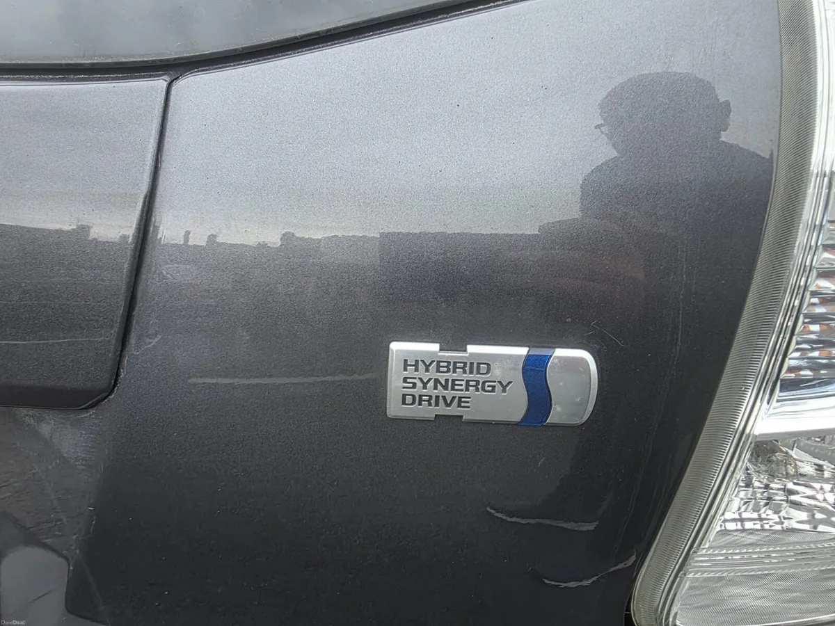 Toyota Prius Alpha Hybrid 7 seater - Image 6